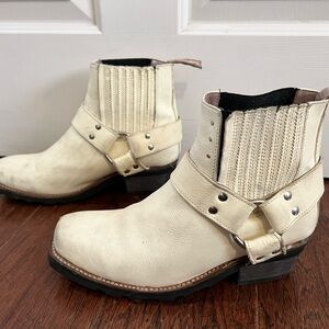 Freebird by Steven ivory ankle boots women’s size 11